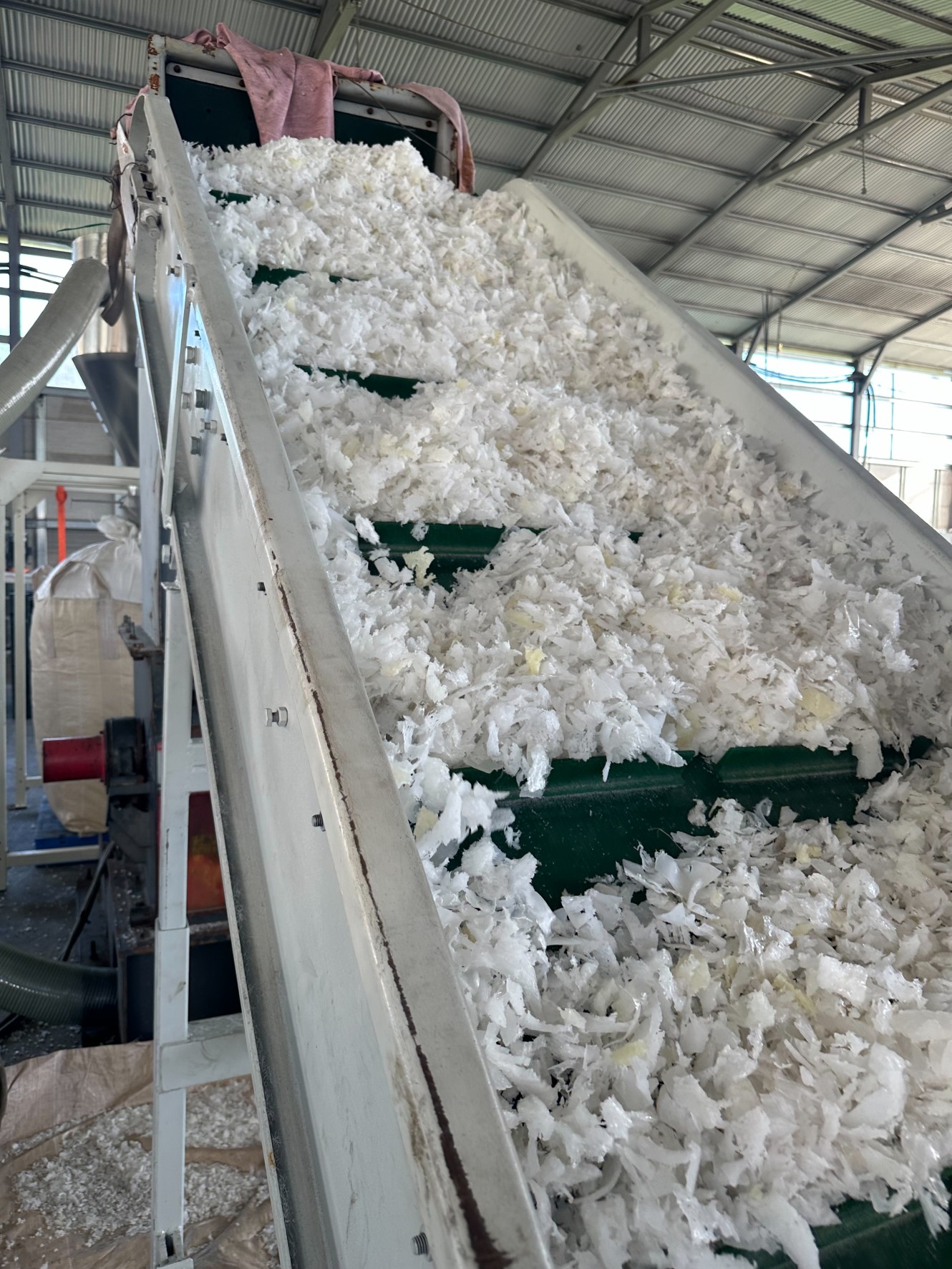 コンベア式粉砕機