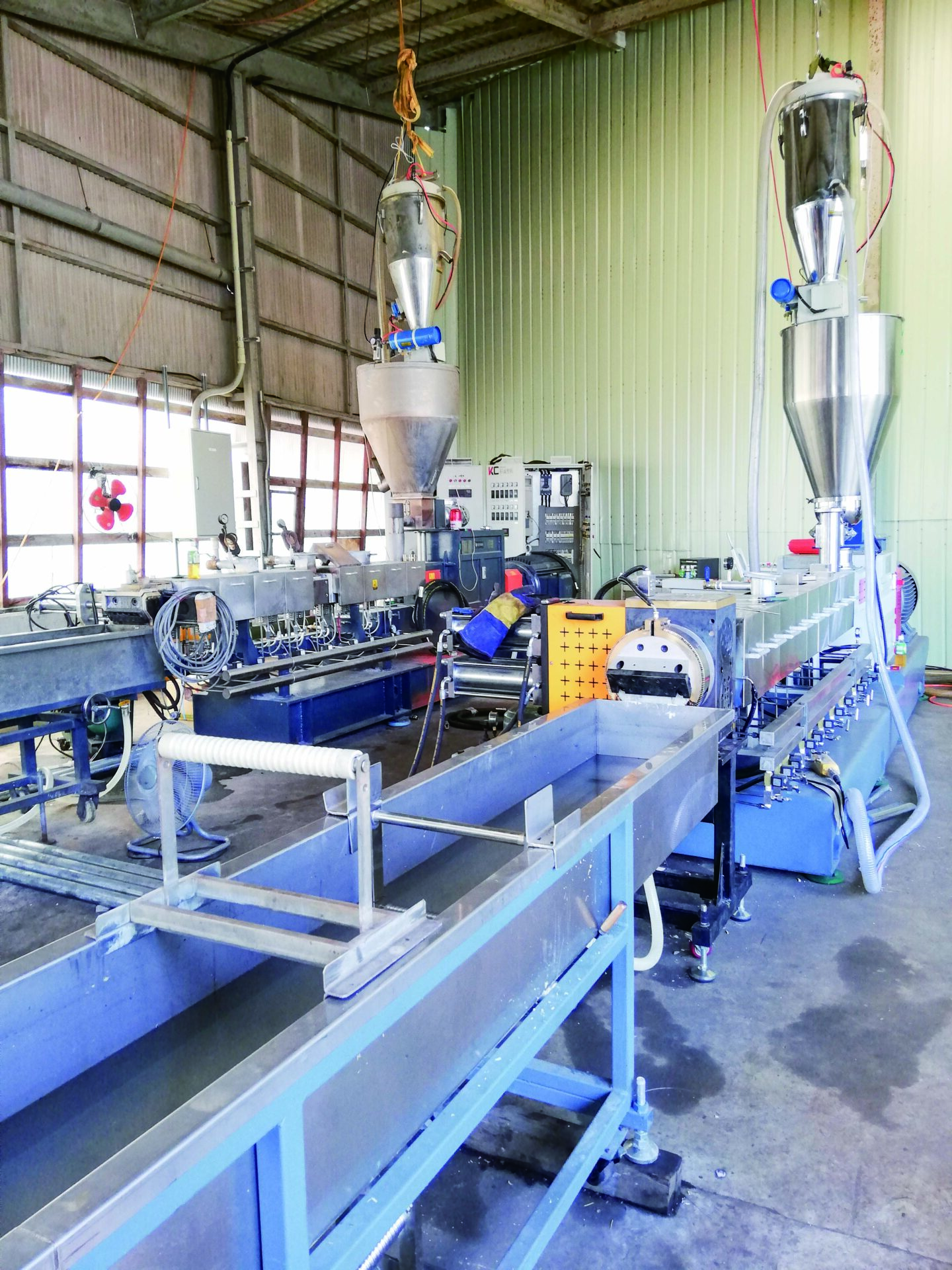 二軸ルーダー押出機