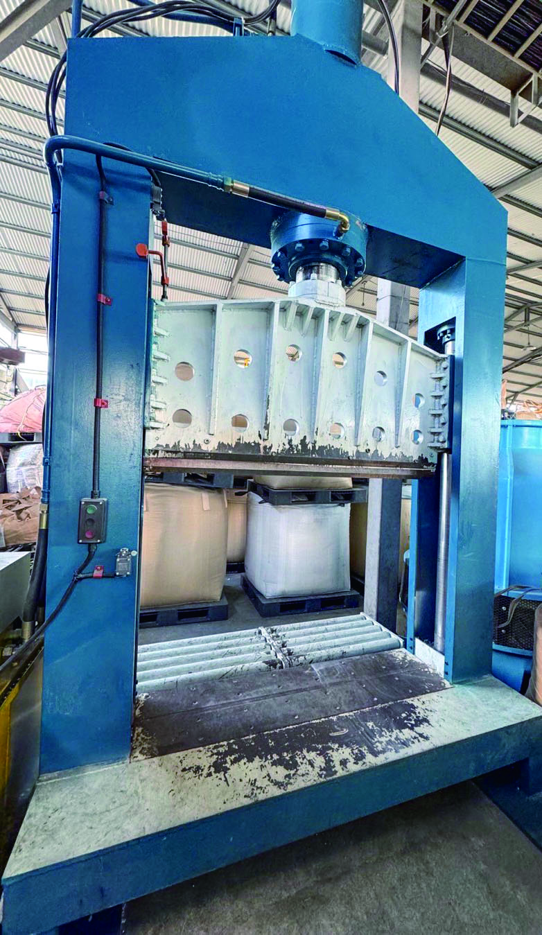 ギロチン式破砕機